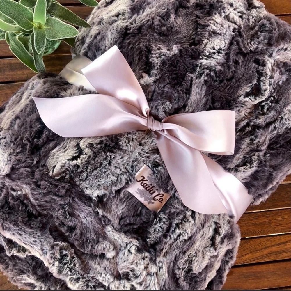 KEIKI CO. Luxury Throw 💖 NWT